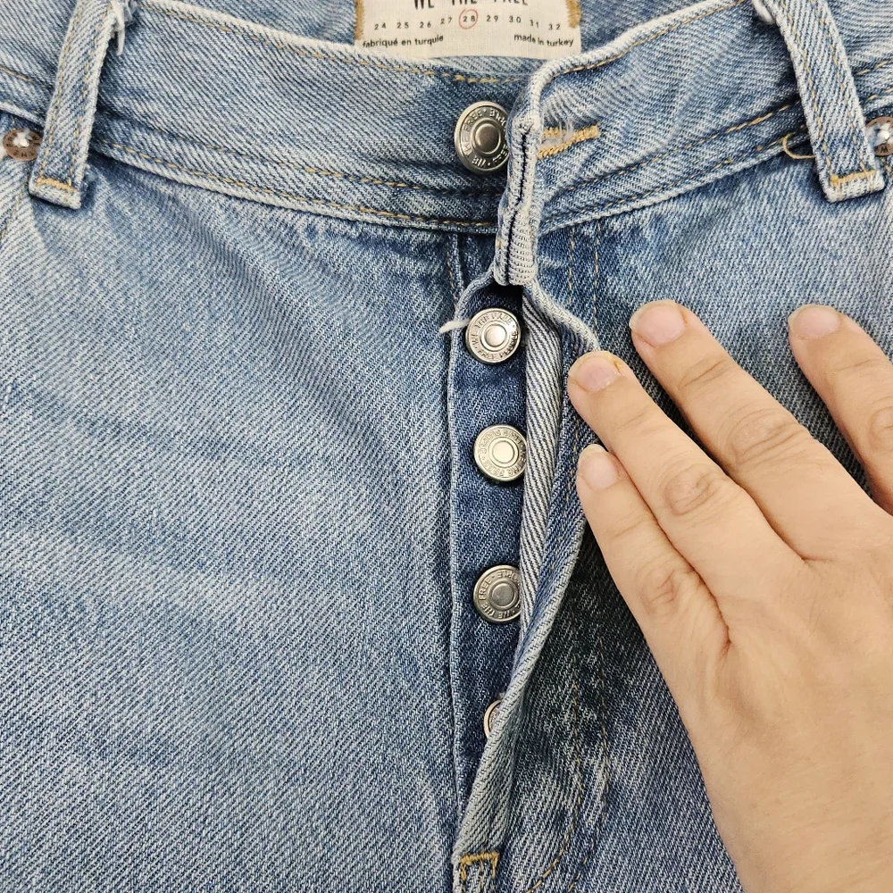 We The Free People Maggie Jeans Light Distressed Light Stone Wash Mid Size 28